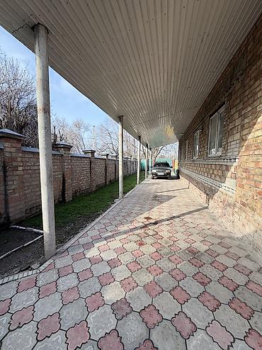 Продажа коттеджей и домов: Срочно продаётся мансардный дом! 📍 Район: Свердловский 🏡 Участок: 9,5 — 3