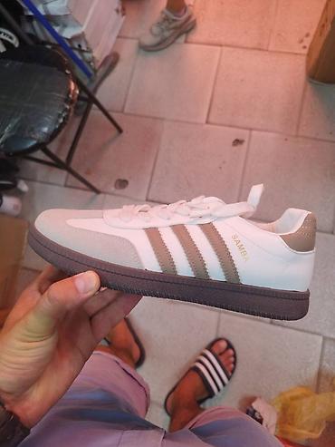 ecco zenske cizme: Adidas samba patike NOVO

Novo
Brojevi 36 do 41

fb Moja Kupovina 1 — 1
