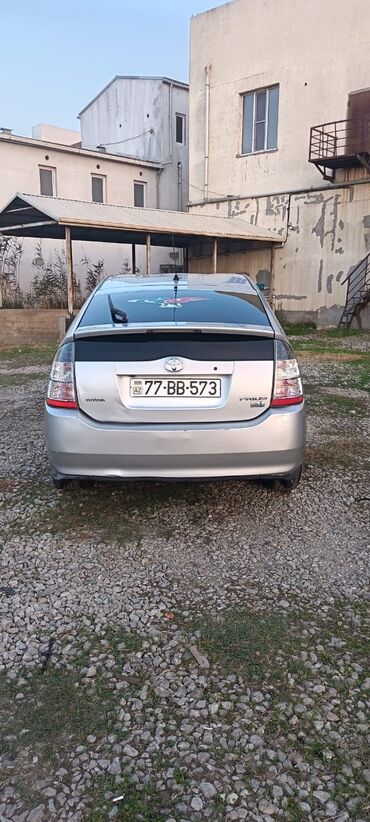 prius qapi: Toyota Prius (2-ci nəsil) hibrid sedan/hatchback Xüsusiyyətlər: -