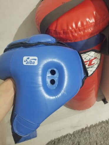 Спортивные сумки: Кожаный шлем, почти новый, для тэквандо, кимоно на 6-10 лет, турник — 7