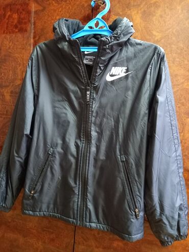 куртка на мальчика 7 лет: Продаю Nike куртку в отличном состоянии, для мальчика 9-11 лет,1000с