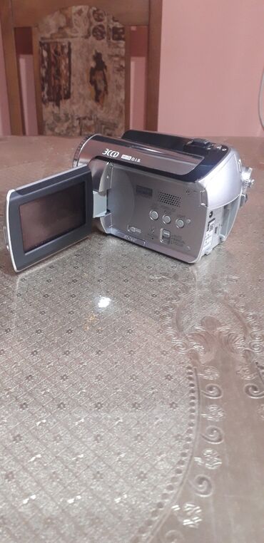 Video kamere: Panasonic videokamera srebrne boje sa Leica Dicomar objektivom — 4