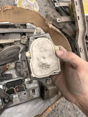 Другие автозапчасти: Набор различных автозапчастей, включая ремни безопасности, панель — 43