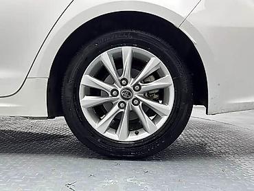 coroll: Toyota Corolla: 2023 г., 1.8 л, Гибрид — 10