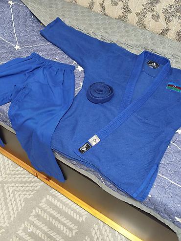 İdman formaları: Məhsul: Adidas mavi cüdo kimono dəsti Tərkib: - Jaket (yuxarı hissə) — 1
