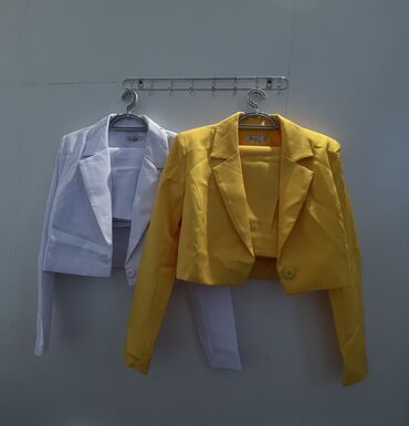 пиджак женский бишкек: Продаю двойки новые 42-44 размер,свободный крой.Остатки товара.Белый