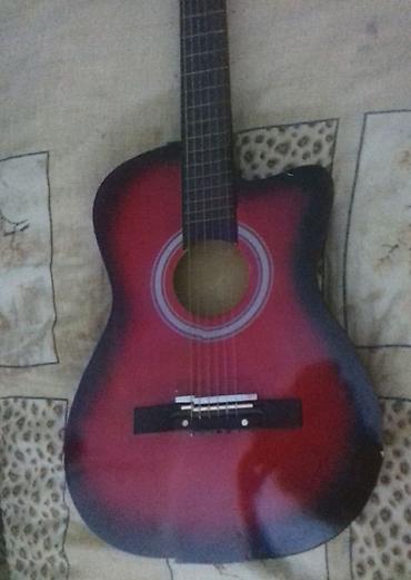 Gitaralar: Qırmızı-siyah rəngli akustik gitara Краснвя классическая гитара струны — 1