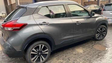 мир инструмент: Стильный кроссовер Nissan Kicks серого цвета. Эта модель отличается