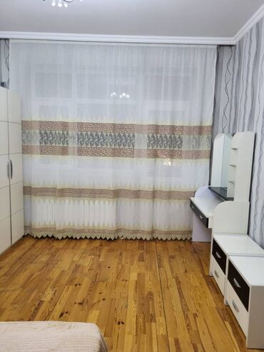 Uzunmüddətli kirayə mənzillər: Avtovagzal metrosuna yaxın, 17 mərtəbəli binanın 13-cü mərtəbəsində,3 — 8