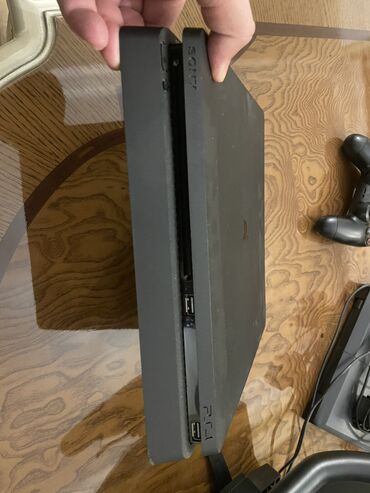 PS4 (Sony Playstation 4): Play station 4 
Az ishlemmish
5 eded diskle
Giymet 500m