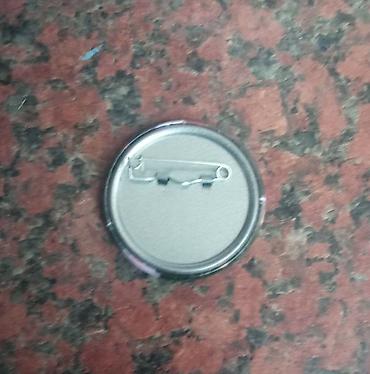 Значки, ордена и медали: Продаю значки 2 фигурные пластиковые, остальные круглые — 12