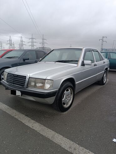 Mercedes-Benz: Mercedes-Benz 190: 2 l | 1992 il Sedan