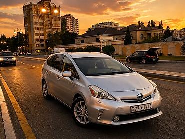 азербайджан авто: Toyota Prius: 1.8 л | 2012 г. Универсал — 10