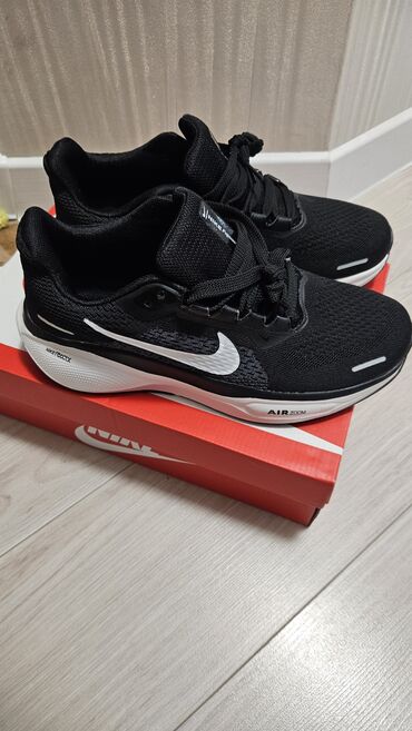 купить кератолический гель для ног: Мужские кроссовки, 43, Nike, Новый, цвет - Черный, Самовывоз, Платная доставка