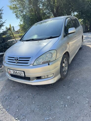 обмен дом: Toyota Ipsum, правый руль, серебристый минивэн. Кузов и экстерьер: -