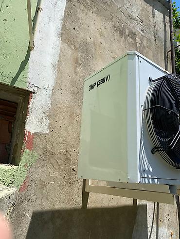 Soyuducu avadanlığı: Aqreqat soyuducu. 3 HP "Embrague" Motoru ilə yığılıb. - 5 dərəcəyə — 6