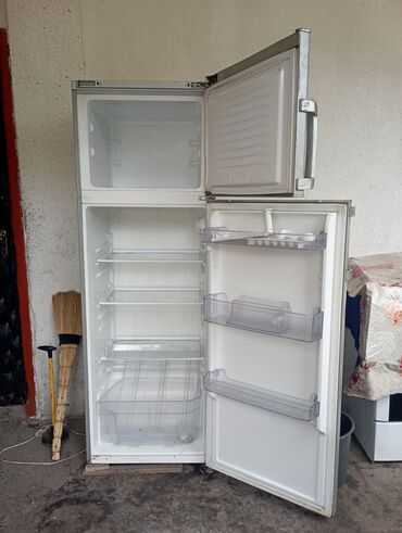 ремонт промышленного оборудования: Холодильник Beko, Б/у, Двухкамерный, 2 *