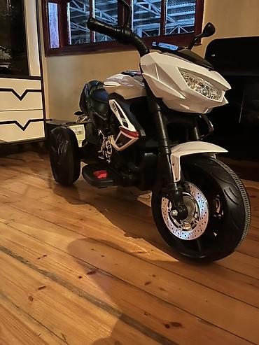 мотоцикл для детей: Uşaq elektrik motosikleti – 3 təkərli, sport dizaynlı - Rəng: ağ/qara — 1