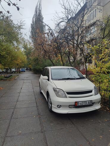 Toyota: Toyota ist: 2002 г., 1.5 л, Автомат, Бензин, Хэтчбэк