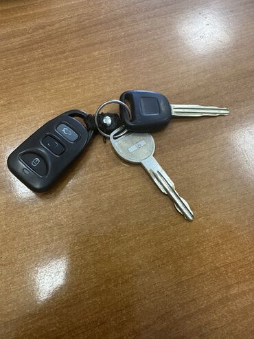 ключи от авто: Ключ Honda 2000 г., Б/у
