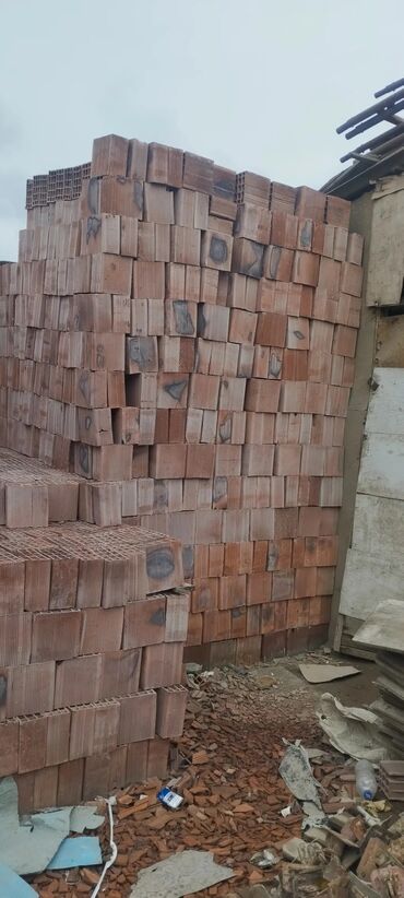 Kərpiclər: Kərpic(19×19×29)- 0.48 azn kərpic(10×19×19)- 0.26 azn kərpic(8×19×19)- -da lalafo.az — 6 Kərpiclər: Kərpic(19×19×29)- 0.48 azn kərpic(10×19×19)- 0.26 azn kərpic(8×19×19)- — 6
