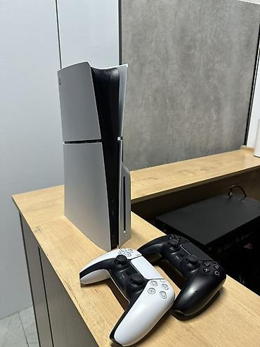 Игровая консоль Sony PlayStation 5 (версия с дисководом) + два