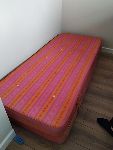 tək nəfərlik matras: Tək nəfərlik döşək 2 ədəd biri 25 azn. 185*80 - Ölçü: təxmini tək — 1