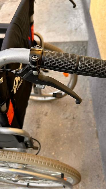 Медицинская мебель: Кровать медицинская, коляска пр-во германиЯ, 25000 у кровати подъем — 6