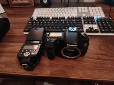Fotokameralar: Canon 60 d body. 1 ədət filaş. 1 edet bateryasi var bele qiymet bele