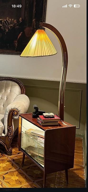 sehne isiqlari: Retro taxta döşəməli torşer-lampa və şkaf-konsol,təcili çıxmalıdı — 1