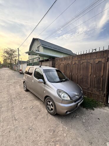 Toyota: Toyota Funcargo: 2002 г., 1.3 л, Автомат, Бензин, Хэтчбэк