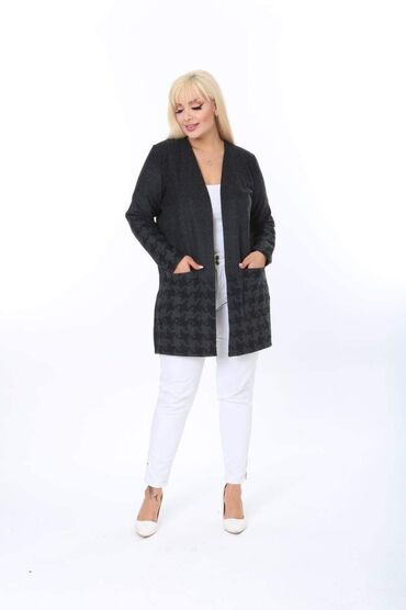 Kaputi: Kardigani Xl do 4xl
3200 — 10