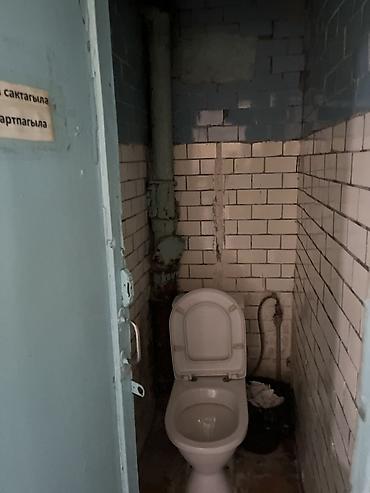 общежитие купить: Сдается комната в общежитии. - Планировка: вытянутая комната с окном — 7