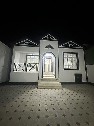 Həyət evləri və villaların satışı: Satılır: həyət evi - Üçbucaq frontonlu, dekorativ elementlərlə — 2