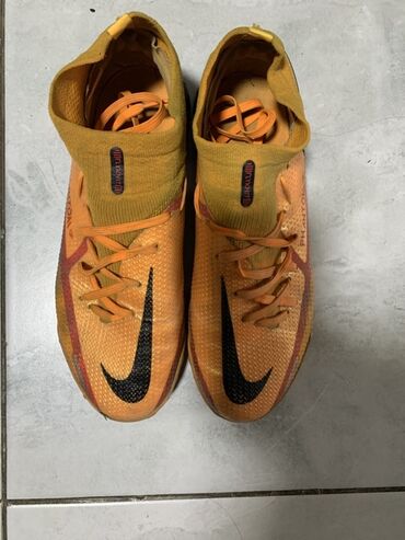 футбольные гедры: Nike Phantom – футбольные бутсы/сороконожки для игры на искусственном