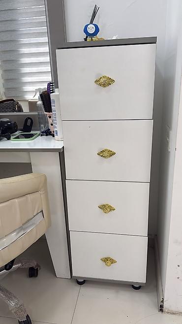 Salon, tibbi mebel: Gözəllik salonu üçün ağ rəngli vizaj/saç ustası stol dəsti - Divara — 1