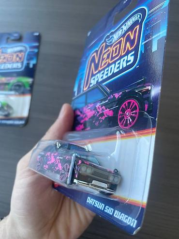 İncəsənət və kolleksiyalar: Hot Wheels Neon Speeders – 2 ədəd 1:64 miqyaslı kolleksiya maşını — 3
