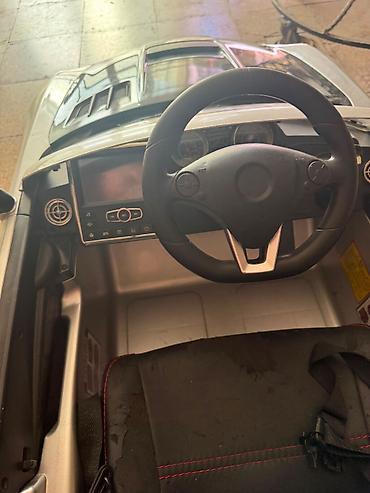 Uşaq üçün elektrik maşınları: Uşaq maşınları satılır.Sürülməyib deyə akumlyatoru yayıb.Qiymətini — 2