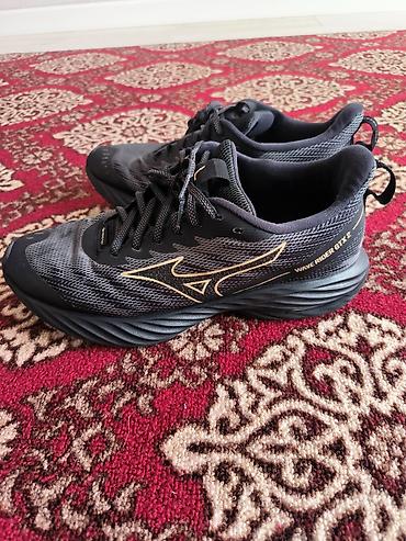 золотистые: Мужские кроссовки, 41, Mizuno, Б/у, цвет - Черный — 2