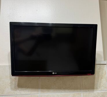 куплю не рабочие телевизор: Черный ЖК-телевизор LG. Телевизор имеет тонкую красную полосу в нижней