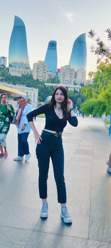 Satış məsləhətçiləri: Madel İş axtariram Mağazada paltar reklami ederem canlı acib Boy 168 — 14