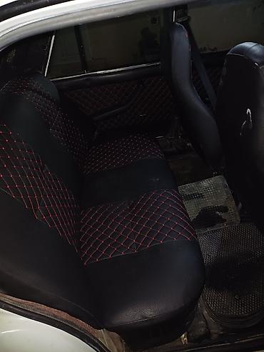 VAZ (LADA): LADA 2107, ağ rəng, sedan kuzov. Xüsusiyyətlər: - Ön və arxa — 6