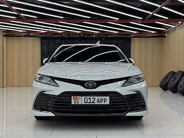 changan a06: Toyota Camry: 2021 г., 2.5 л, Автомат, Гибрид, Седан — 1