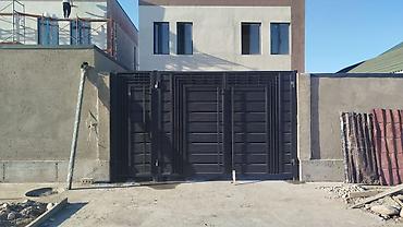 Распашные ворота: Металлические распашные ворота с калиткой (модульные панели) - — 17