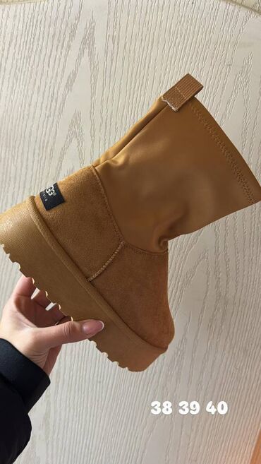 Ugg obuća: Ugg čizme — 20