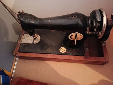 akustik gitara simi: Mexanik tikiş maşını – klassik, ayaqla/əl ilə idarə olunan model