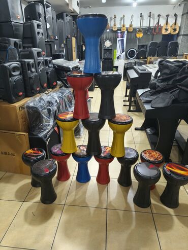 Darbukalar: Zərb aləti 
Darbuka çexolu da var üstündə — 9