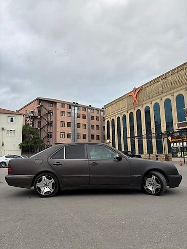 tank pro: Mercedes-Benz E-Class: 2.2 l | 2001 il Sedan — 3
