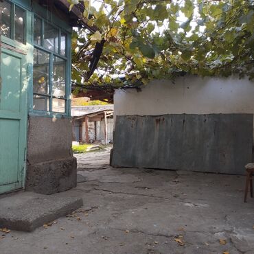 дешёвые дома: Үйдүн жарымы, 60 кв. м, 3 бөлмө, Менчик ээси, Косметикалык оңдоо