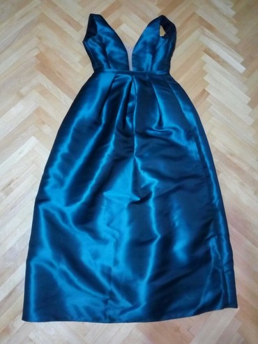 pliš haljine: Haljina br.L
jednom nosena
duzina 1,5m, sirina u struku 41 cm
